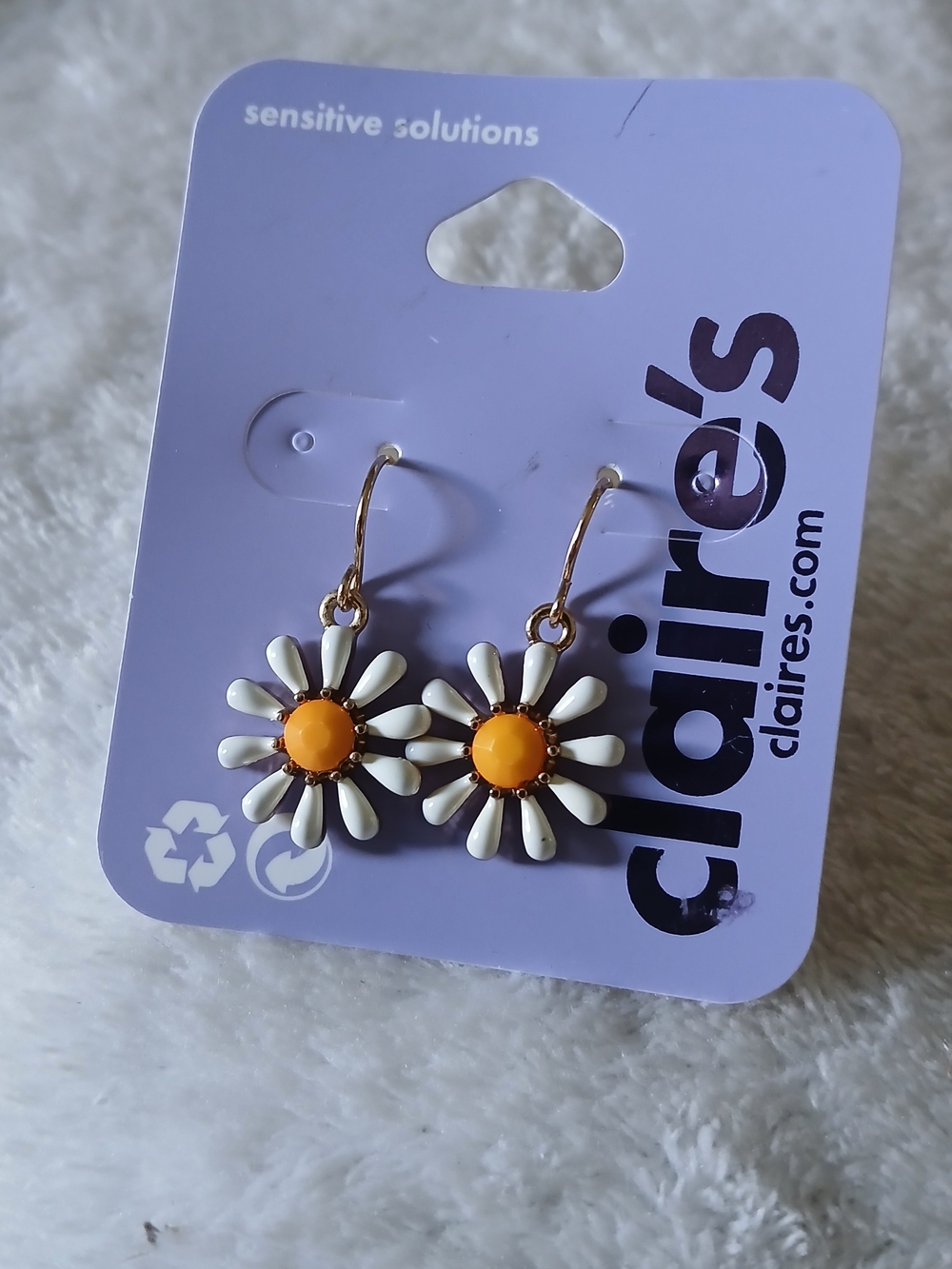 Claire's White & Yellow Daisy Drop Earrings [For Sensitive Ears!] NWT on Card